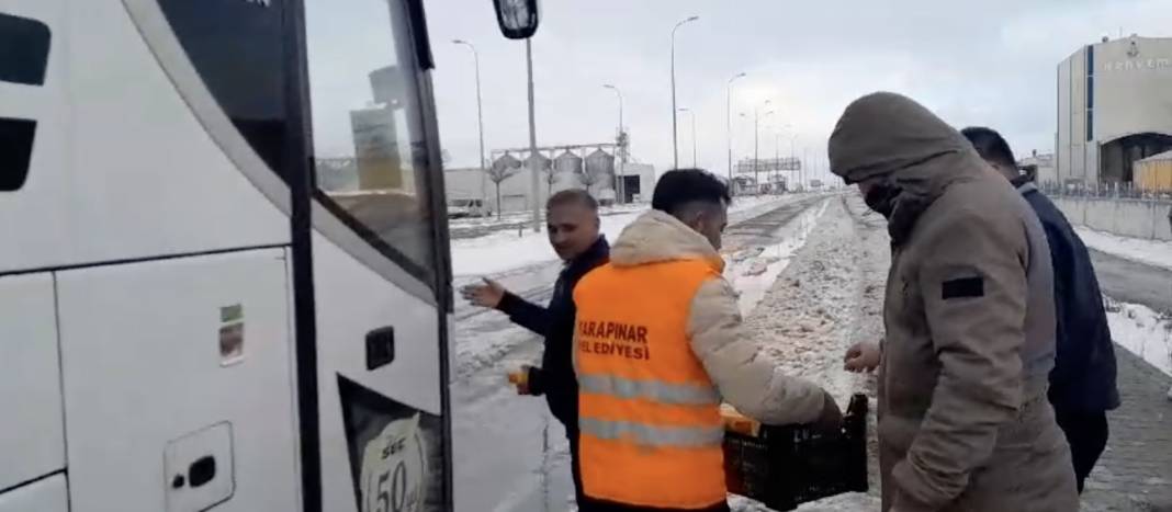 Konya’da bir düğün sahibi yolda kalanlar için yaptığıyla gönülleri fethetti 19